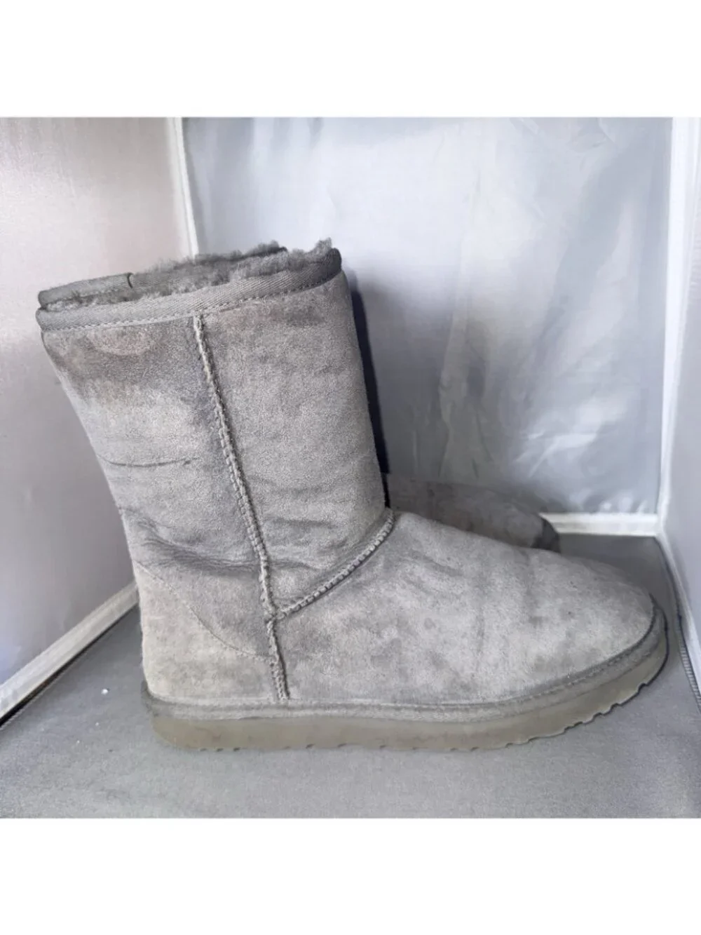 UGG Australia Classic Short Women’s Size 8 US 5825 Gray Suede Winter Boots - Picture 2 of 6